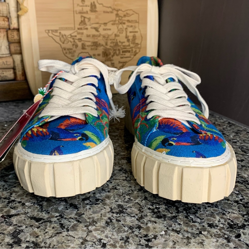 FARM Rio Blue Macaw Platform Sneakers Size 7 NWT - Picture 3 of 8